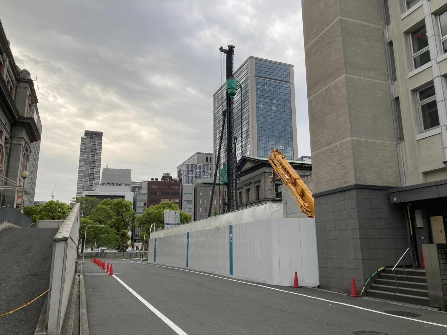 「大阪府中之島図書館書庫棟改築その他工事」2号書庫・事務所棟を解体し、新書庫棟を建設する／25年1月中旬竣工を予定 関西 建築現場ニュース 